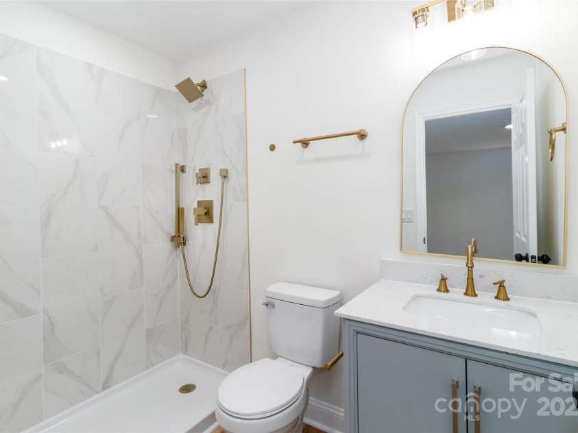 317 High Street, Lincolnton, NC 28092.  MLS# CAR4292508, YatesRealty ID 32160. 