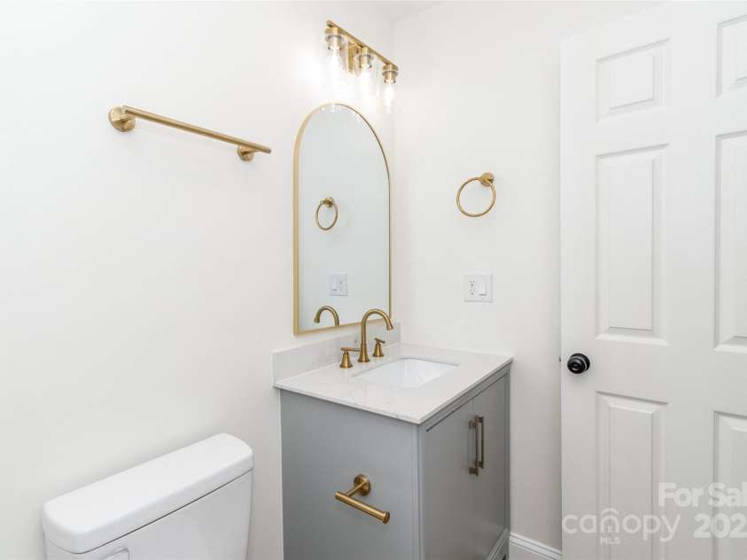 317 High Street, Lincolnton, NC 28092.  MLS# CAR4292508, YatesRealty ID 32160. 