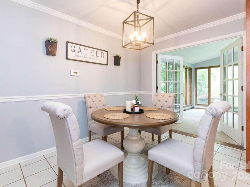 936 Toxaway Drive, Hendersonville, NC 28791.  MLS# CAR4291861, YatesRealty ID 32161. 