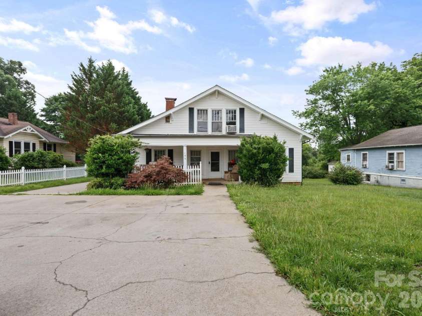 106 Main Street, Granite Falls, NC 28630.  MLS# CAR4393663, YatesRealty ID 32162. 