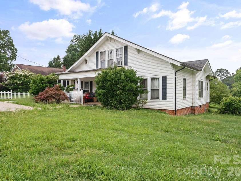 106 Main Street, Granite Falls, NC 28630.  MLS# CAR4393663, YatesRealty ID 32162. 