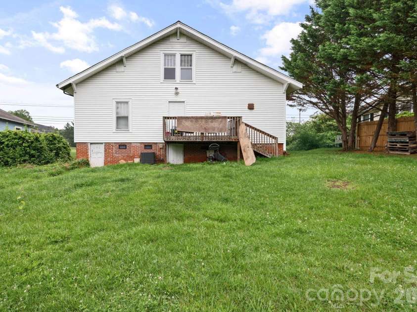 106 Main Street, Granite Falls, NC 28630.  MLS# CAR4393663, YatesRealty ID 32162. 