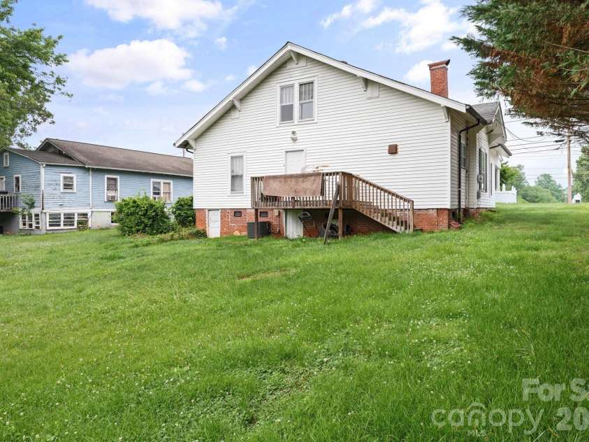 106 Main Street, Granite Falls, NC 28630.  MLS# CAR4393663, YatesRealty ID 32162. 