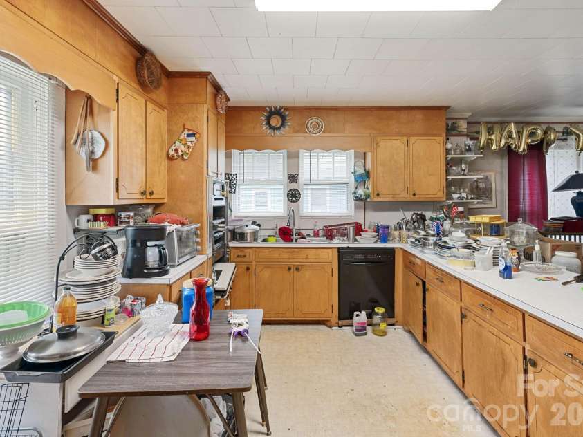 106 Main Street, Granite Falls, NC 28630.  MLS# CAR4393663, YatesRealty ID 32162. 