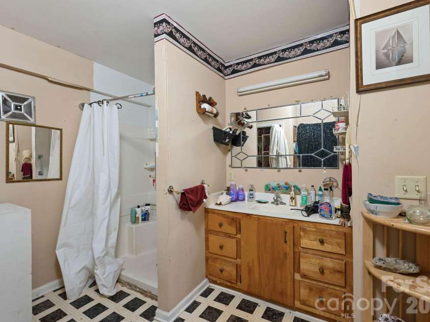 106 Main Street, Granite Falls, NC 28630.  MLS# CAR4393663, YatesRealty ID 32162. 