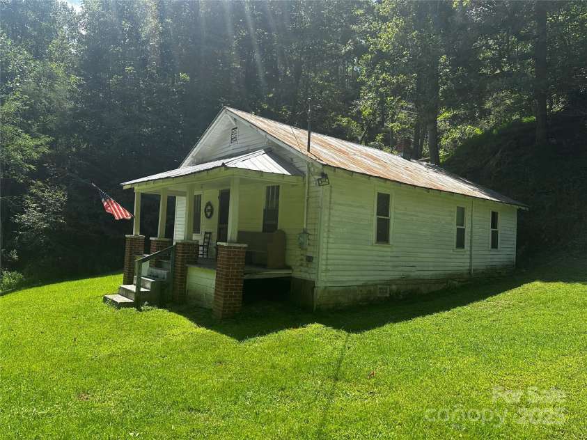 8485 Hwy 197 Highway, Green Mountain, NC 28740.  MLS# CAR4292504, YatesRealty ID 32162. 