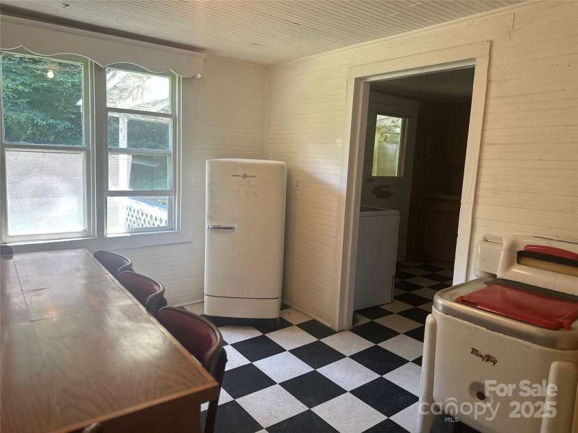 8485 Hwy 197 Highway, Green Mountain, NC 28740.  MLS# CAR4292504, YatesRealty ID 32162. 