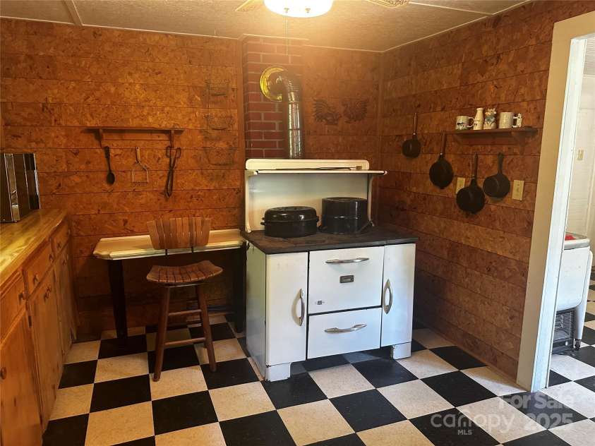 8485 Hwy 197 Highway, Green Mountain, NC 28740.  MLS# CAR4292504, YatesRealty ID 32162. 