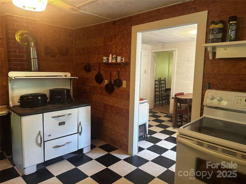 8485 Hwy 197 Highway, Green Mountain, NC 28740.  MLS# CAR4292504, YatesRealty ID 32162. 