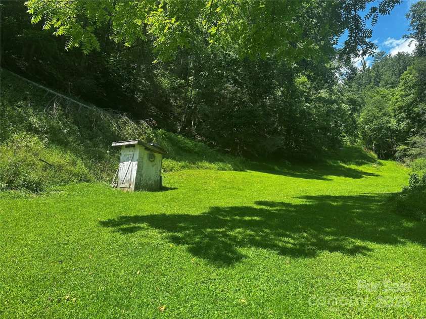 8485 Hwy 197 Highway, Green Mountain, NC 28740.  MLS# CAR4292504, YatesRealty ID 32162. 