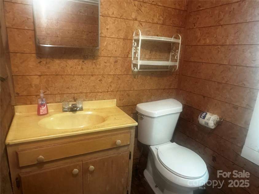 8485 Hwy 197 Highway, Green Mountain, NC 28740.  MLS# CAR4292504, YatesRealty ID 32162. 