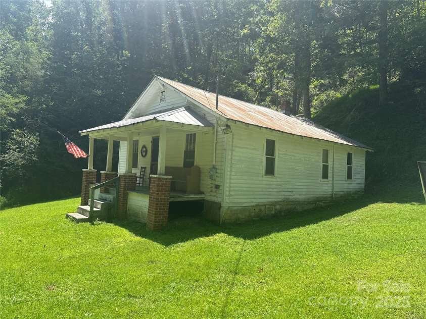 8485 Hwy 197 Highway, Green Mountain, NC 28740.  MLS# CAR4292504, YatesRealty ID 32162. 