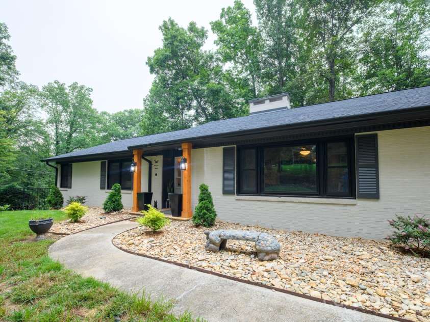 108 Maehill Place, Lenoir, NC 28645.  MLS# CAR4290950, YatesRealty ID 32163. 