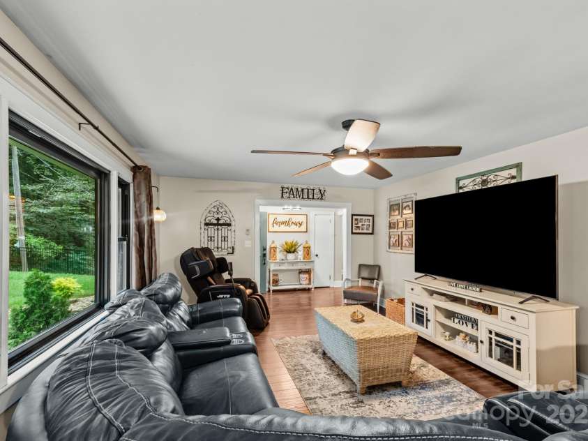 108 Maehill Place, Lenoir, NC 28645.  MLS# CAR4290950, YatesRealty ID 32163. 