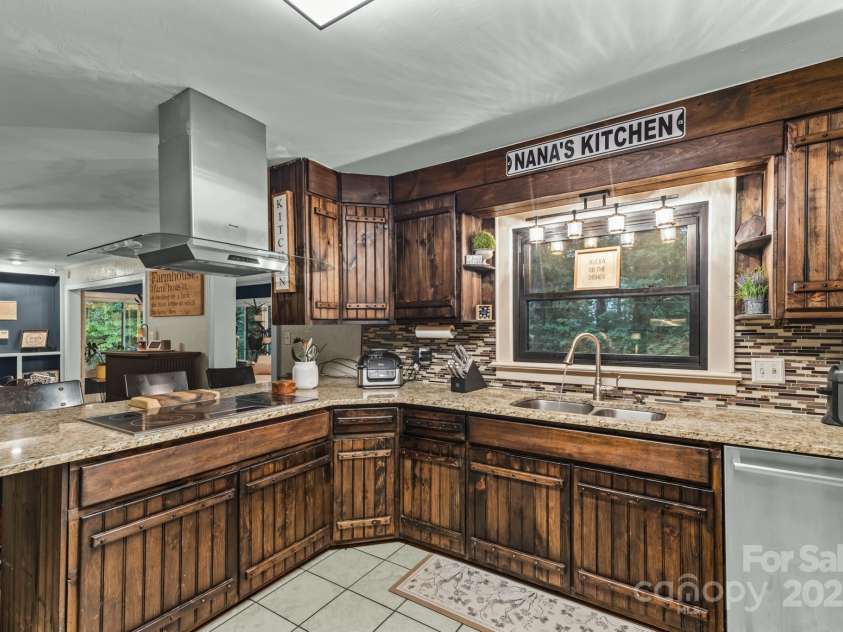 108 Maehill Place, Lenoir, NC 28645.  MLS# CAR4290950, YatesRealty ID 32163. 