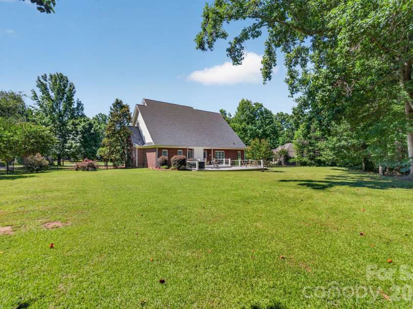 932 Gristmill Drive, Rock Hill, SC 29732.  MLS# CAR4393110, YatesRealty ID 32164. Amazing yard!
