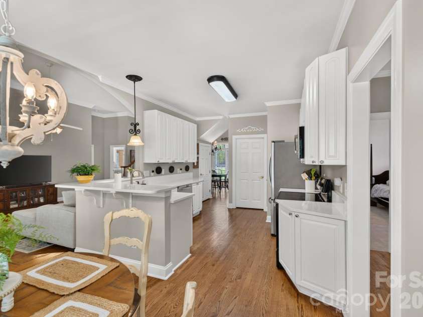 932 Gristmill Drive, Rock Hill, SC 29732.  MLS# CAR4393110, YatesRealty ID 32164. Kitchen with stainless appliances and quartz