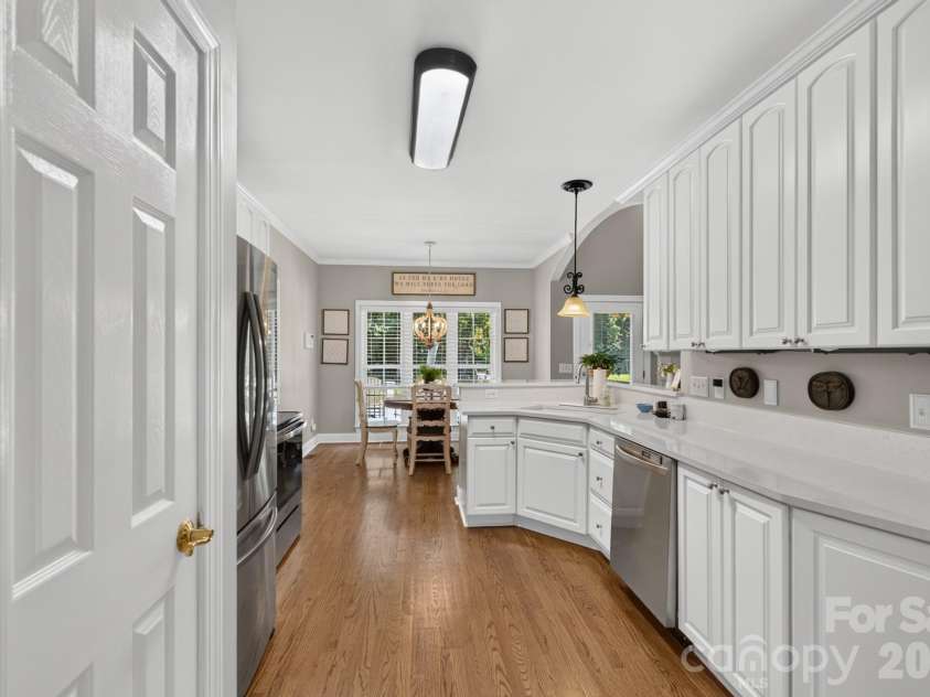 932 Gristmill Drive, Rock Hill, SC 29732.  MLS# CAR4393110, YatesRealty ID 32164. Kitchen with stainless appliances and quartz