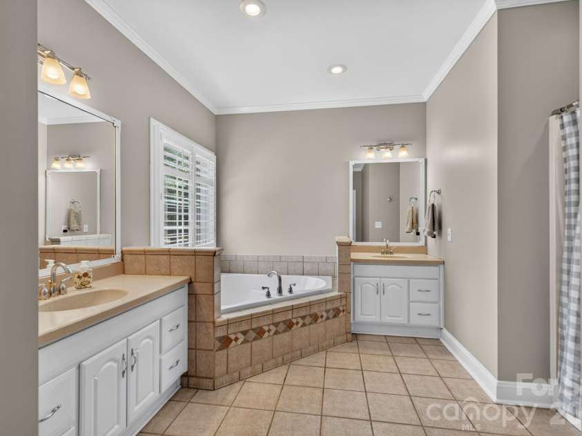 932 Gristmill Drive, Rock Hill, SC 29732.  MLS# CAR4393110, YatesRealty ID 32164. Primary Bathroom