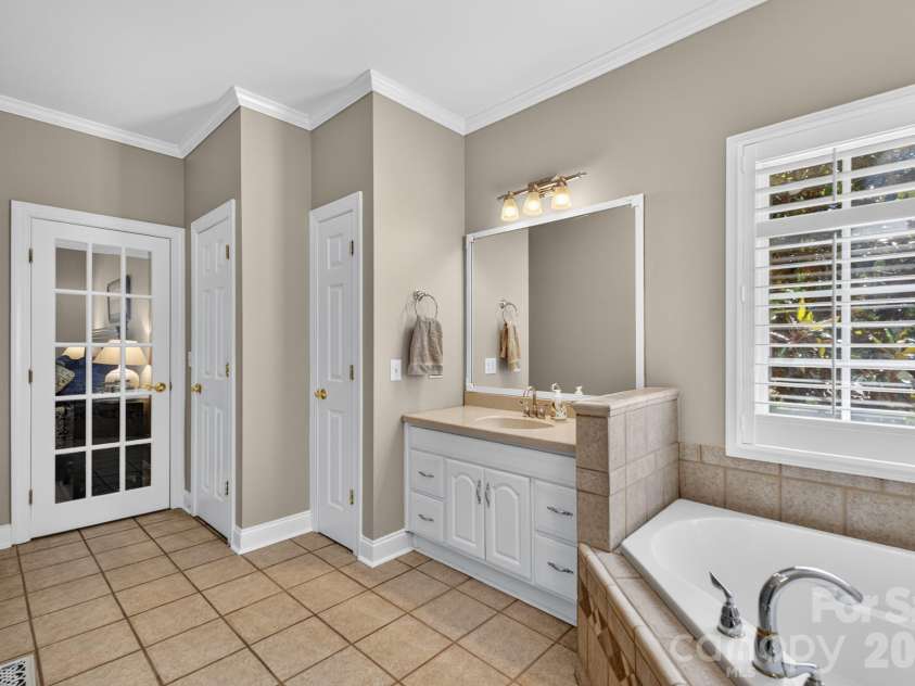932 Gristmill Drive, Rock Hill, SC 29732.  MLS# CAR4393110, YatesRealty ID 32164. Primary Bathroom