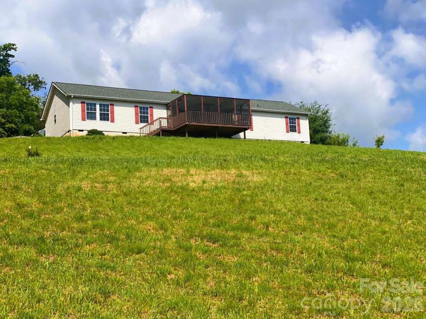 39 Henry White Lane, Leicester, NC 28748.  MLS# CAR4393220, YatesRealty ID 32165. 