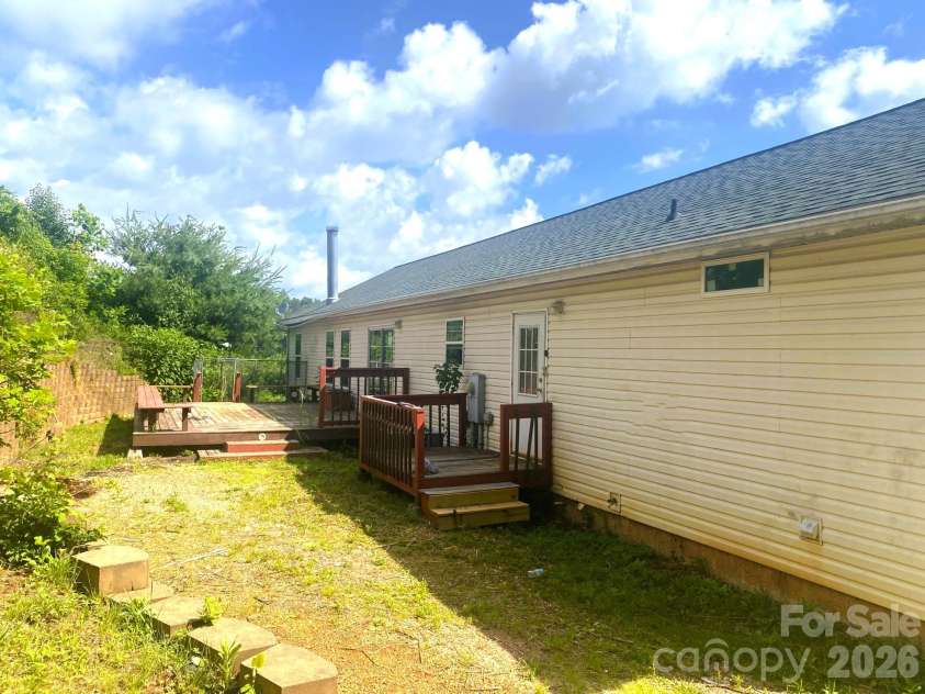 39 Henry White Lane, Leicester, NC 28748.  MLS# CAR4393220, YatesRealty ID 32165. 