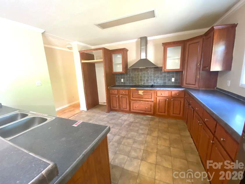39 Henry White Lane, Leicester, NC 28748.  MLS# CAR4393220, YatesRealty ID 32165. 