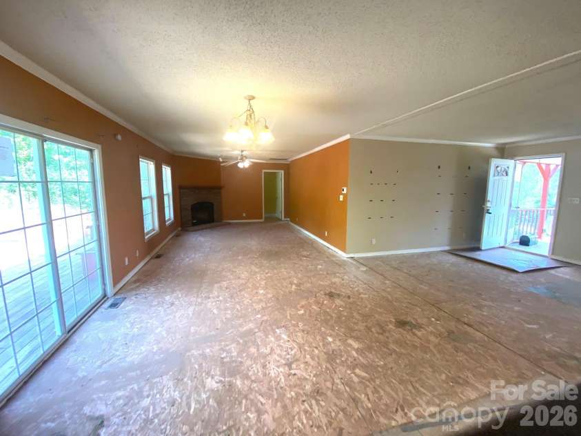 39 Henry White Lane, Leicester, NC 28748.  MLS# CAR4393220, YatesRealty ID 32165. 