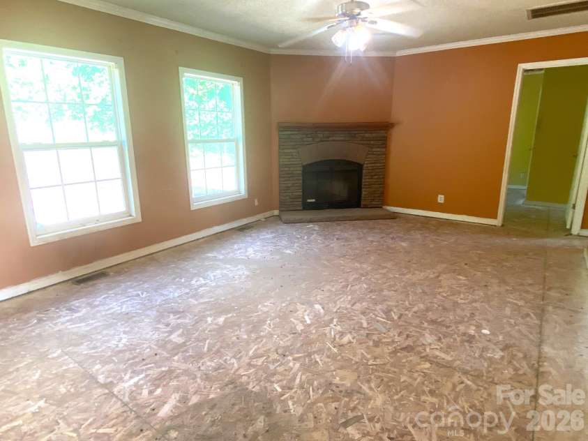 39 Henry White Lane, Leicester, NC 28748.  MLS# CAR4393220, YatesRealty ID 32165. 