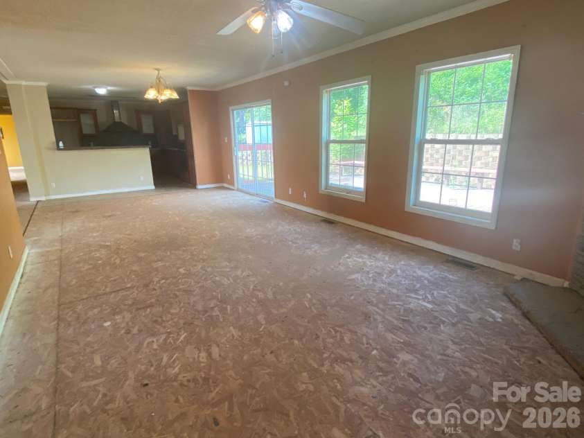 39 Henry White Lane, Leicester, NC 28748.  MLS# CAR4393220, YatesRealty ID 32165. 