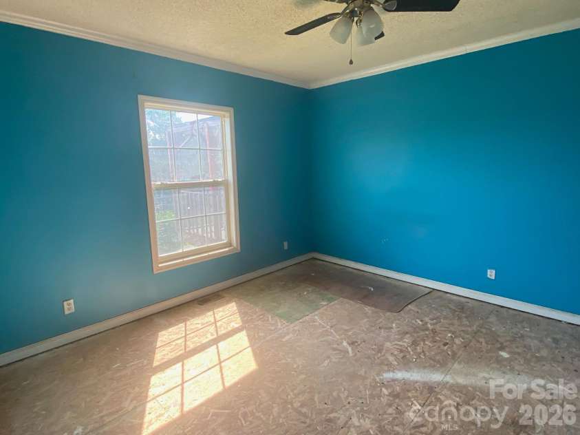 39 Henry White Lane, Leicester, NC 28748.  MLS# CAR4393220, YatesRealty ID 32165. 