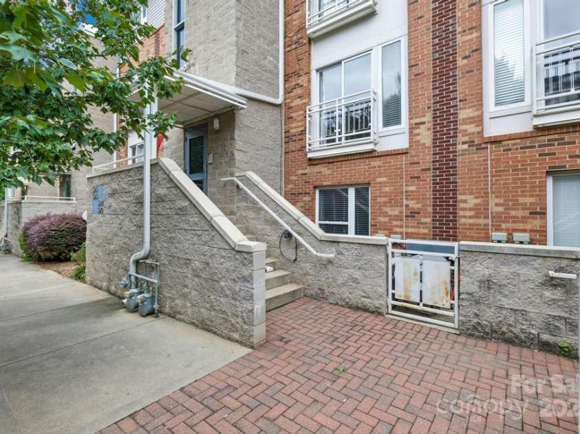 529 Donatello Avenue, Charlotte, NC 28205.  MLS# CAR4289886, YatesRealty ID 32165. 