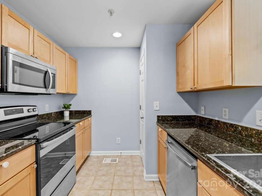 529 Donatello Avenue, Charlotte, NC 28205.  MLS# CAR4289886, YatesRealty ID 32165. 