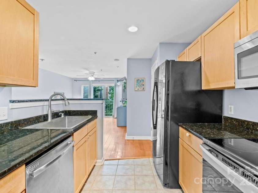 529 Donatello Avenue, Charlotte, NC 28205.  MLS# CAR4289886, YatesRealty ID 32165. 