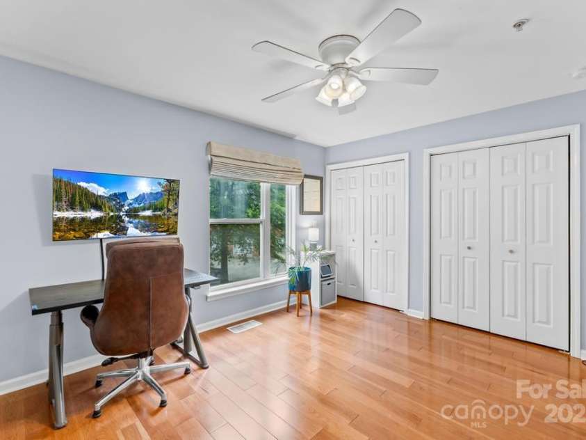 529 Donatello Avenue, Charlotte, NC 28205.  MLS# CAR4289886, YatesRealty ID 32165. 