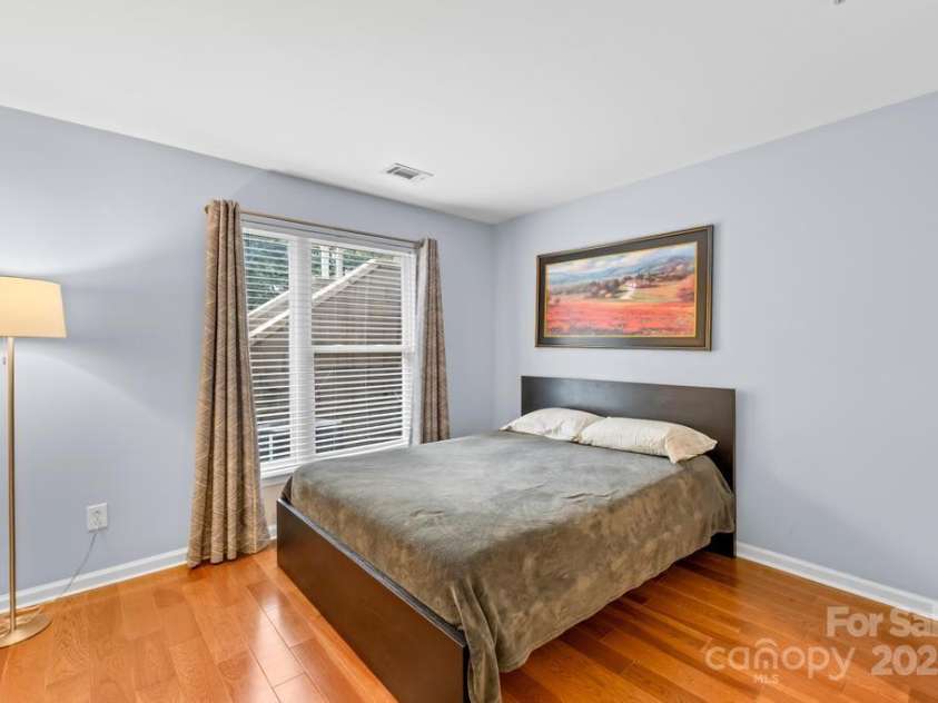 529 Donatello Avenue, Charlotte, NC 28205.  MLS# CAR4289886, YatesRealty ID 32165. 