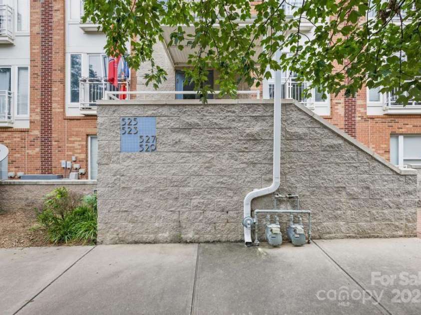 529 Donatello Avenue, Charlotte, NC 28205.  MLS# CAR4289886, YatesRealty ID 32165. 