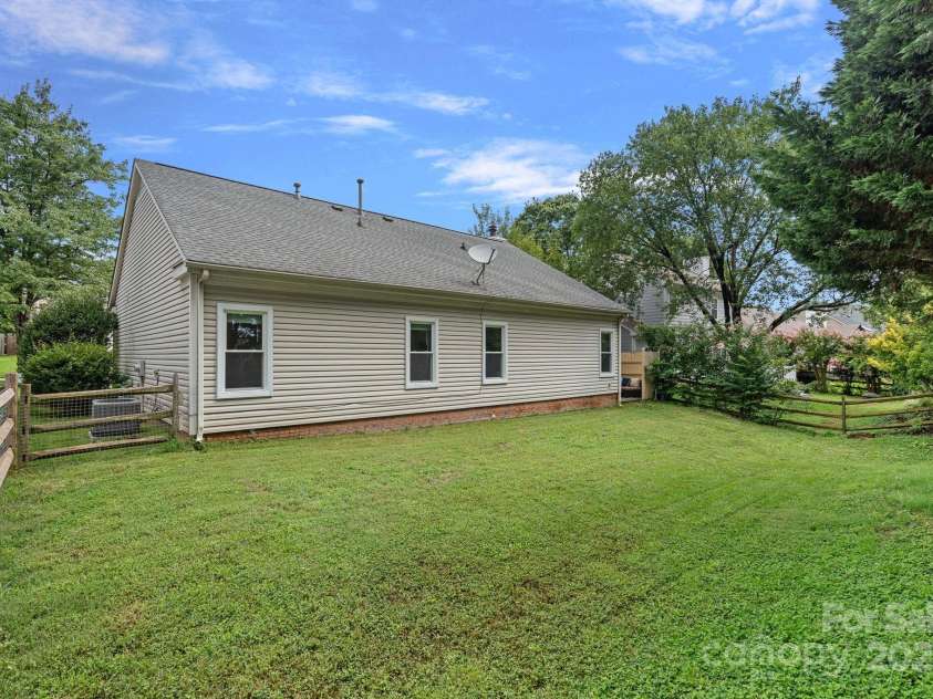 145 Ashford Hollow Lane, Mooresville, NC 28117.  MLS# CAR4289926, YatesRealty ID 32167. 