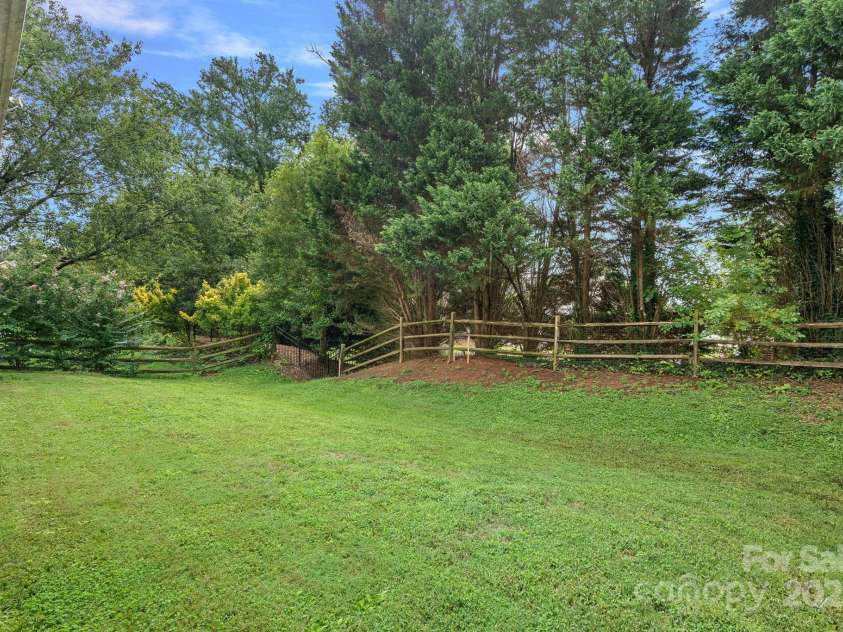 145 Ashford Hollow Lane, Mooresville, NC 28117.  MLS# CAR4289926, YatesRealty ID 32167. Fenced Yard