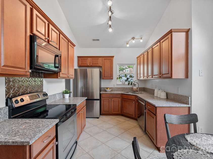 145 Ashford Hollow Lane, Mooresville, NC 28117.  MLS# CAR4289926, YatesRealty ID 32167. Kitchen