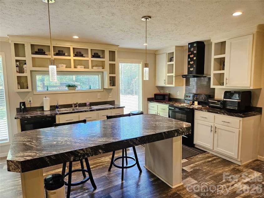 3520 Pea Ridge Road, Morganton, NC 28655.  MLS# CAR4384632, YatesRealty ID 32167. 