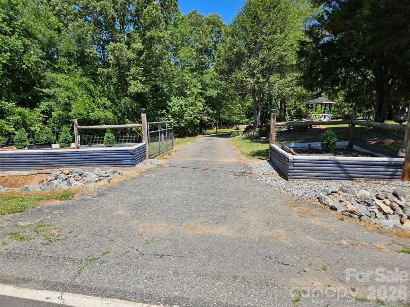 3520 Pea Ridge Road, Morganton, NC 28655.  MLS# CAR4384632, YatesRealty ID 32167. 