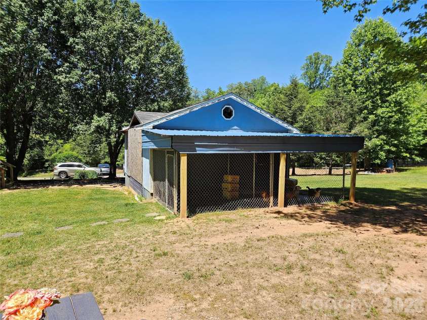 3520 Pea Ridge Road, Morganton, NC 28655.  MLS# CAR4384632, YatesRealty ID 32167. 