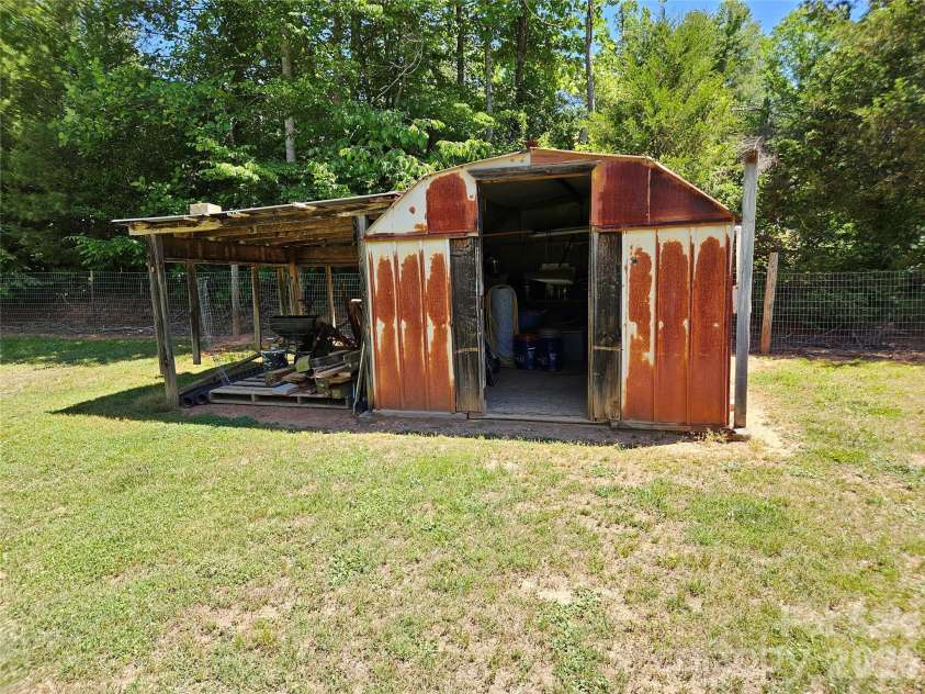 3520 Pea Ridge Road, Morganton, NC 28655.  MLS# CAR4384632, YatesRealty ID 32167. 