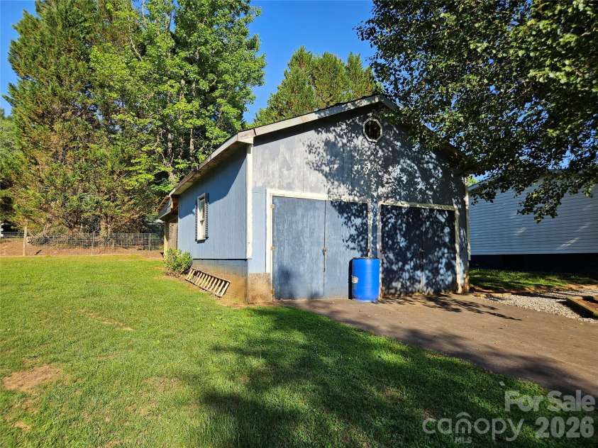 3520 Pea Ridge Road, Morganton, NC 28655.  MLS# CAR4384632, YatesRealty ID 32167. 