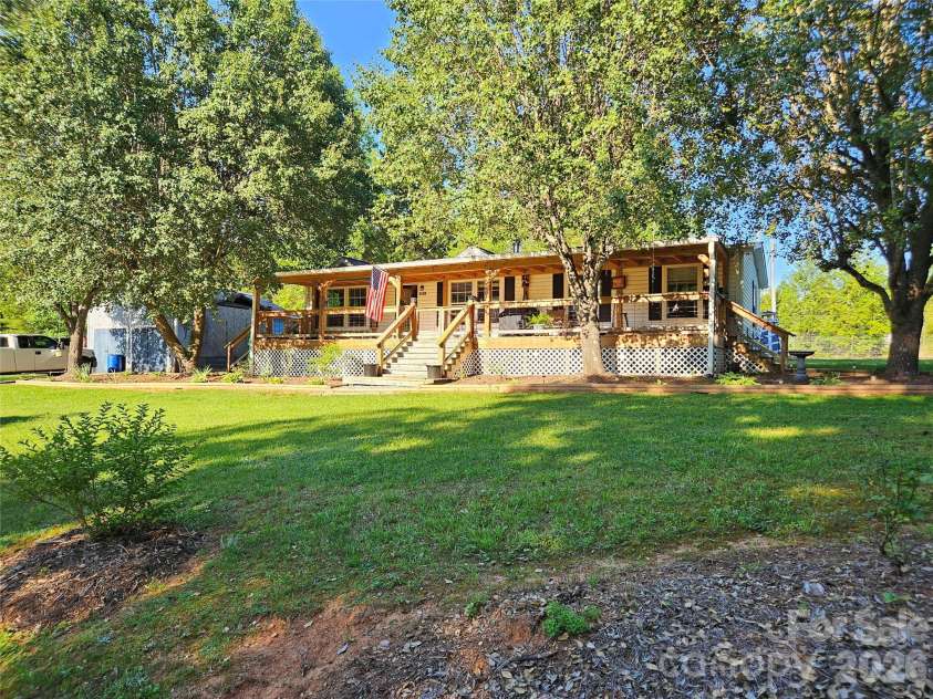 3520 Pea Ridge Road, Morganton, NC 28655.  MLS# CAR4384632, YatesRealty ID 32167. 