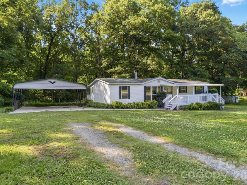 305 Southfork Meadows Road, Gastonia, NC 28052.  MLS# CAR4393109, YatesRealty ID 32169. 