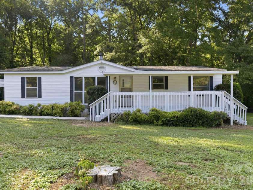 305 Southfork Meadows Road, Gastonia, NC 28052.  MLS# CAR4393109, YatesRealty ID 32169. 