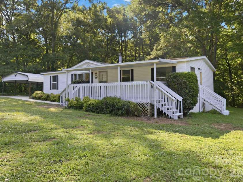 305 Southfork Meadows Road, Gastonia, NC 28052.  MLS# CAR4393109, YatesRealty ID 32169. 