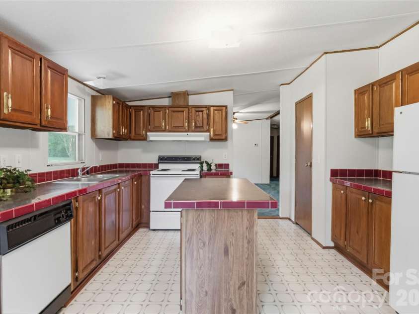305 Southfork Meadows Road, Gastonia, NC 28052.  MLS# CAR4393109, YatesRealty ID 32169. 
